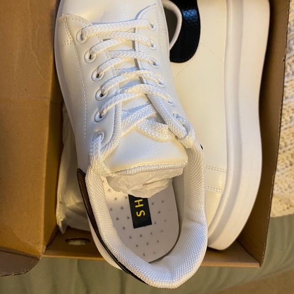 NWT SHEIN Lace-up Front Chunky Sneakers - Picture 5 of 6
